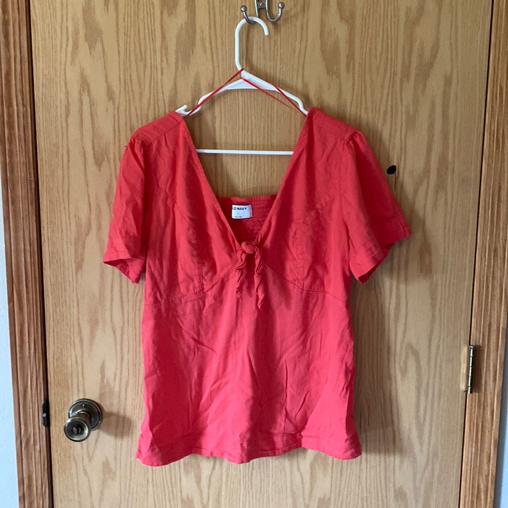 Old Navy coral colored top